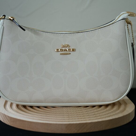 Coach Teri Shoulder Bag In Signature Canvas - Picture 4 of 9